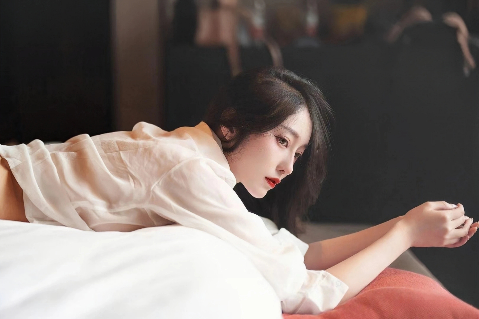 习近平就尼日利亚前总统布哈里逝世向尼日利亚总统提努布致唁电